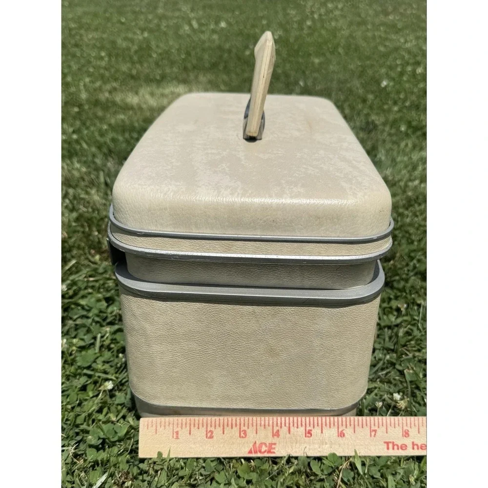 Vintage Samsonite Silhouette 1512 Vanity Train Case Beige Vinyl Locking Makeup
